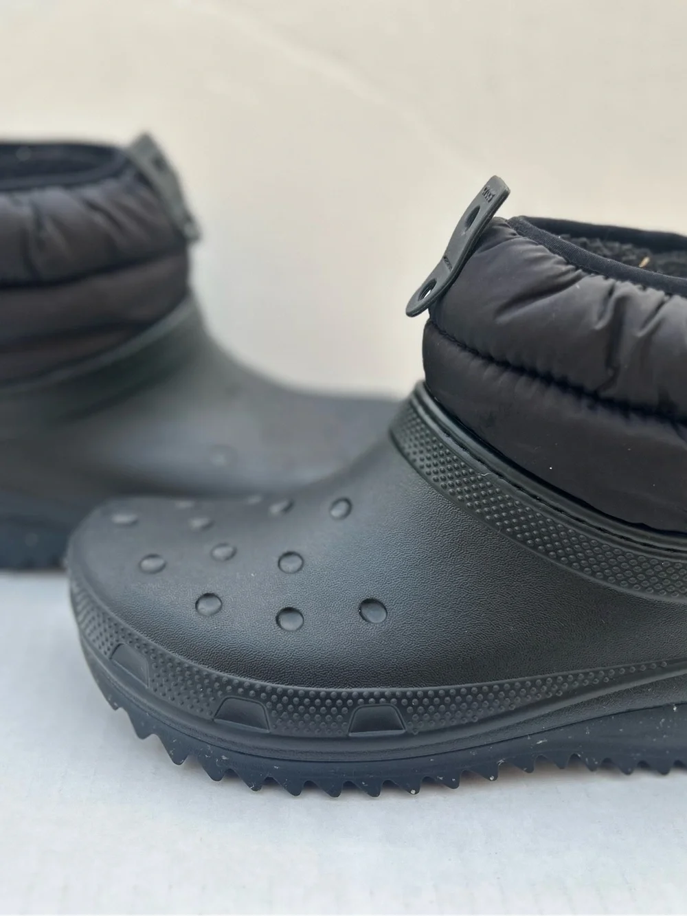 Crocs Classic Neo Puff Shorty Winter Boots Black Lined Ankle Booties Size 7